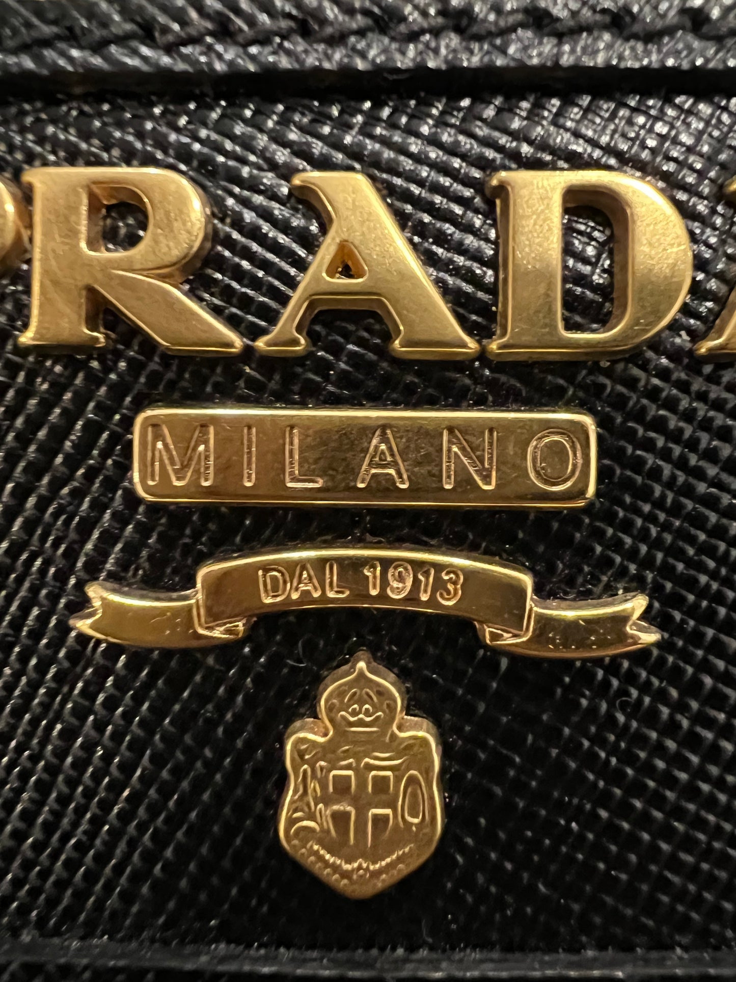 PRADA. Mochila negra detalle bolsillo