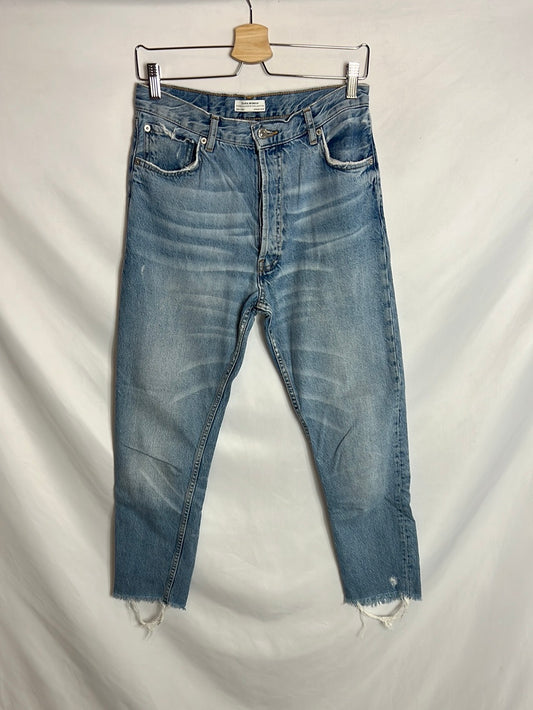 ZARA. Denim estilo momfit  abotonado T36