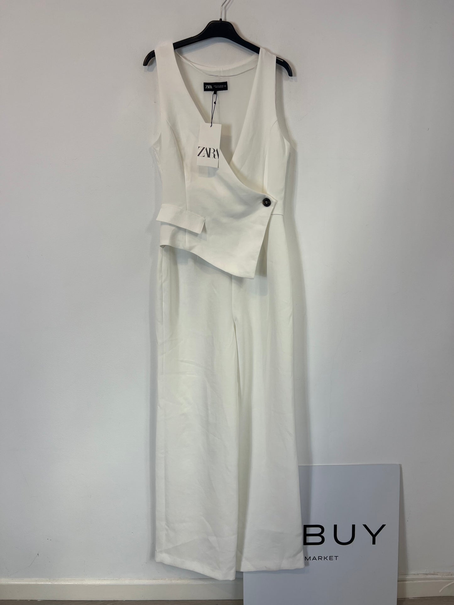 ZARA. Flowy white Ts jumpsuit