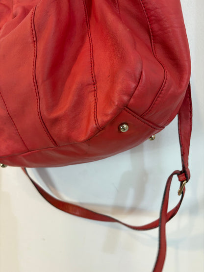 PURIFICACIÓN GARCIA. Bolso rojo piel doble asa