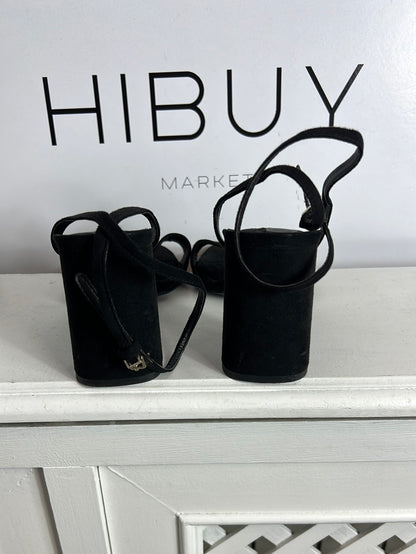 ZARA. Sandalia negra tira negra al tobillo. T 39