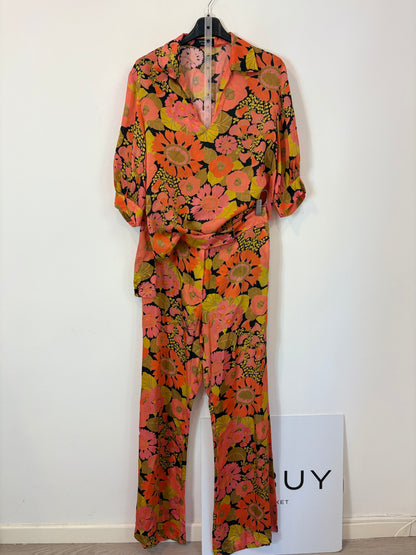 EL CORTE INGLÉS. Total look fluido estampado. T M