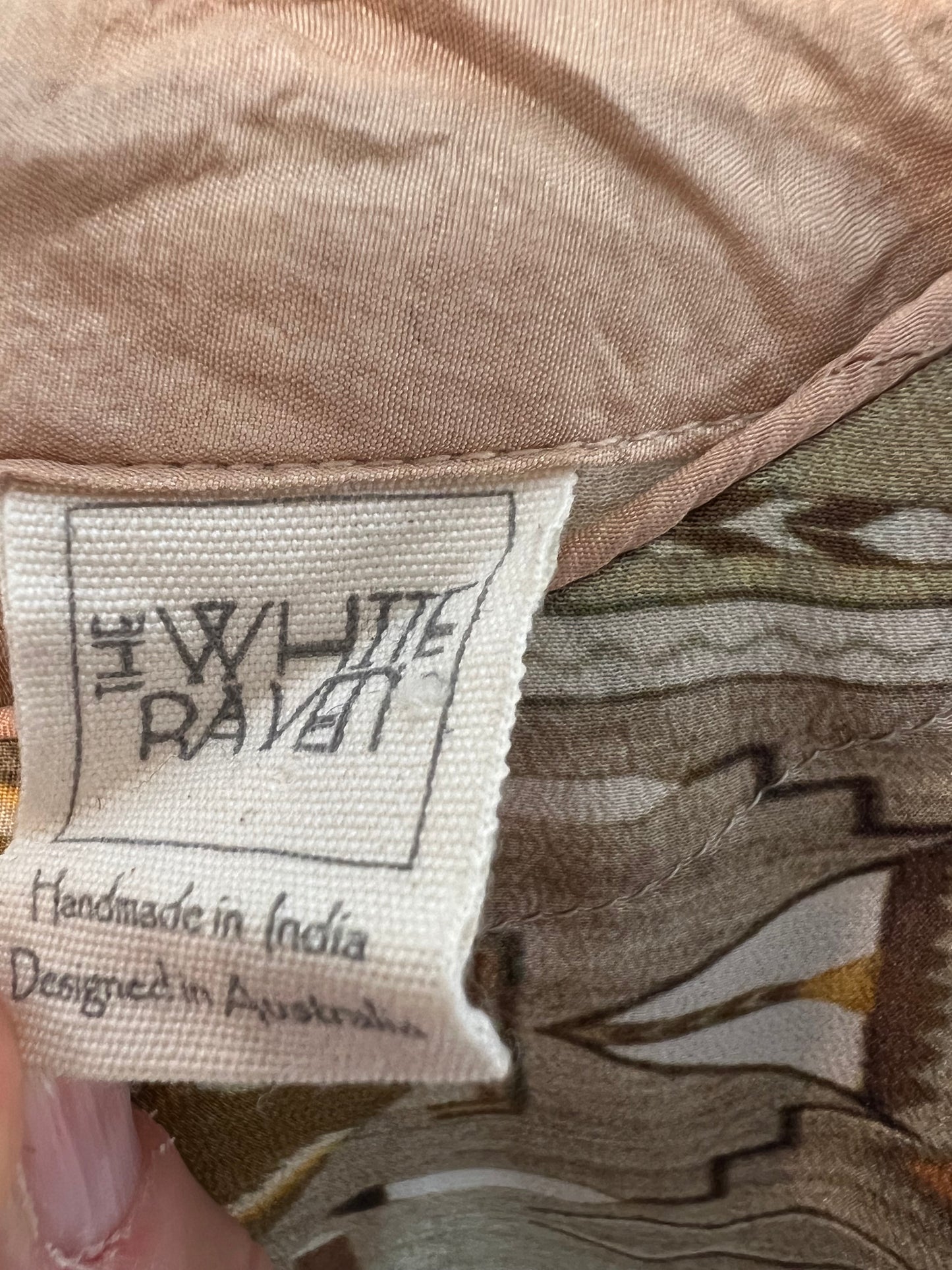 THE WHITE RAVEN. Blusa seda estampada. T S