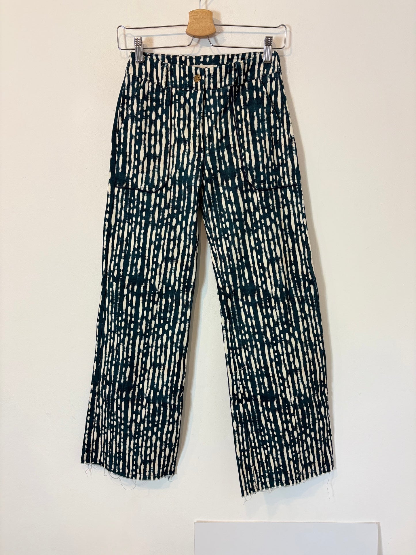 9MAS5. Total look estampado azul petróleo. T S