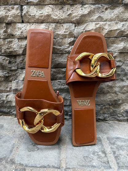 ZARA . Sandalia plana hebilla. T 38