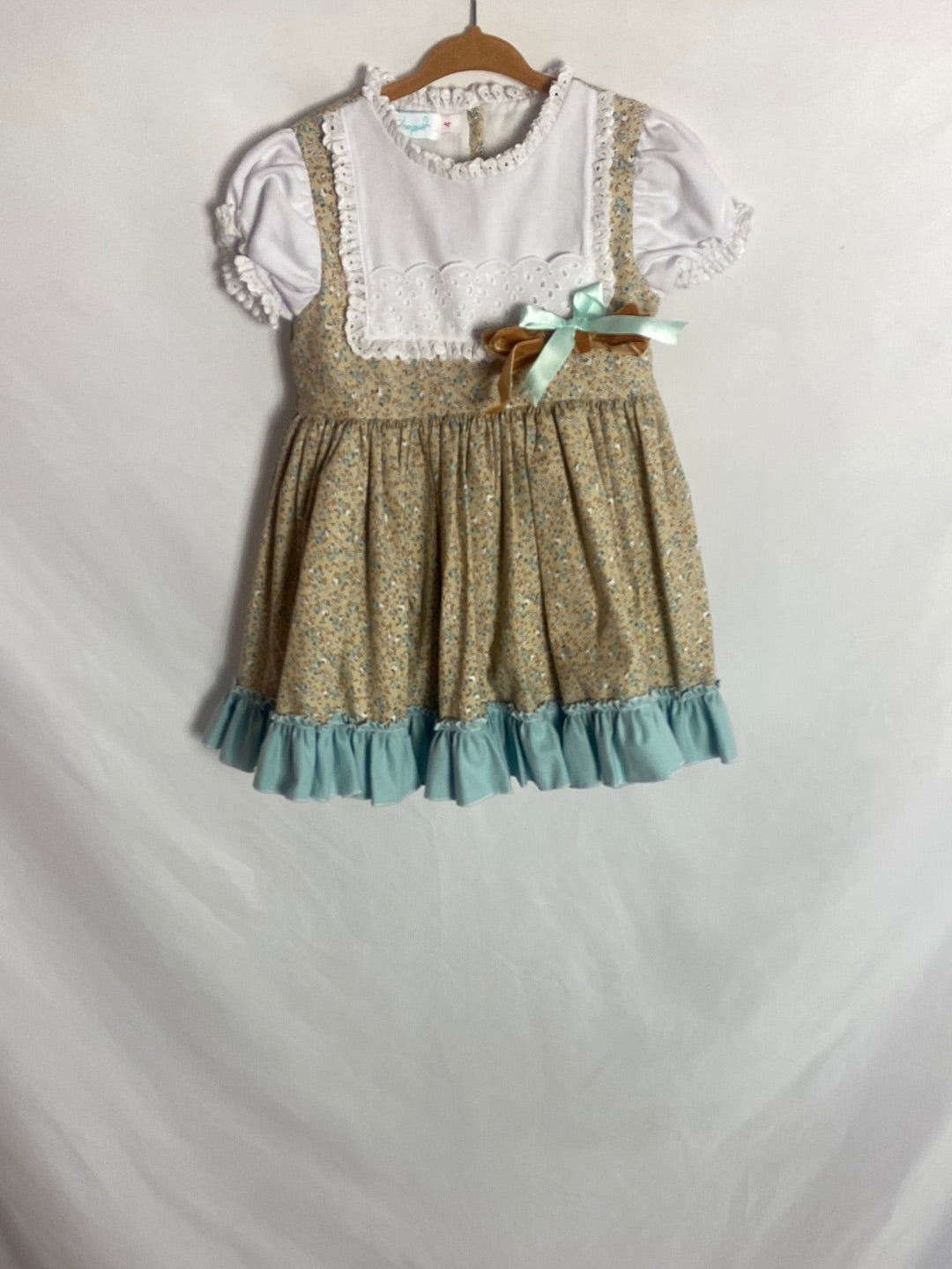 BELCOQUET. Floral dress with collar detail. Size 4 years.