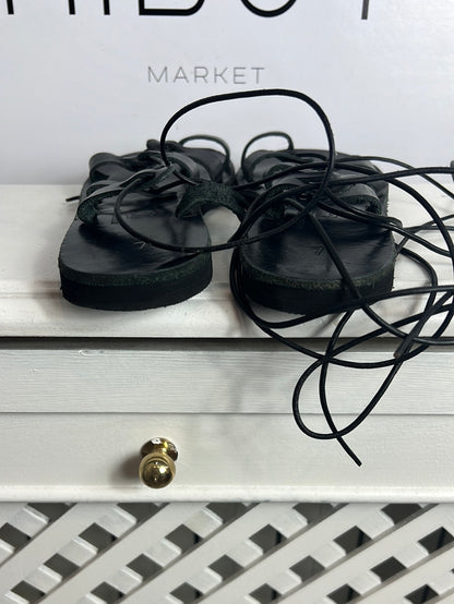 OTRAS. Sandalias tiras piel. T 37