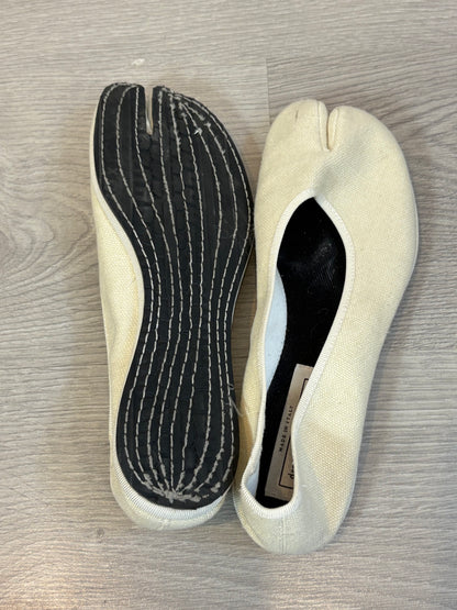 AMEÉ. Sleeveless fringed sweater S.(s)