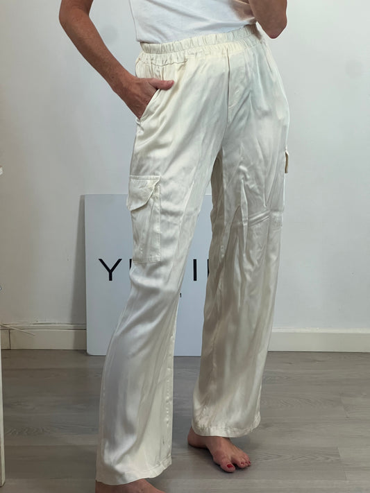 UMO COLLECTION. Pantalón satinado bolsillos. T 38