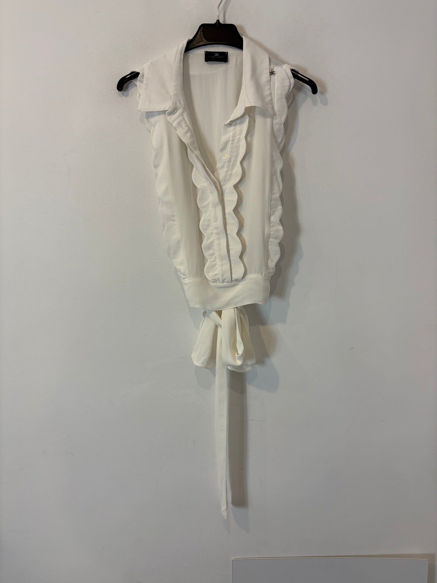ELISABETTA FRANCHI. Top blanco aberturas/pechera