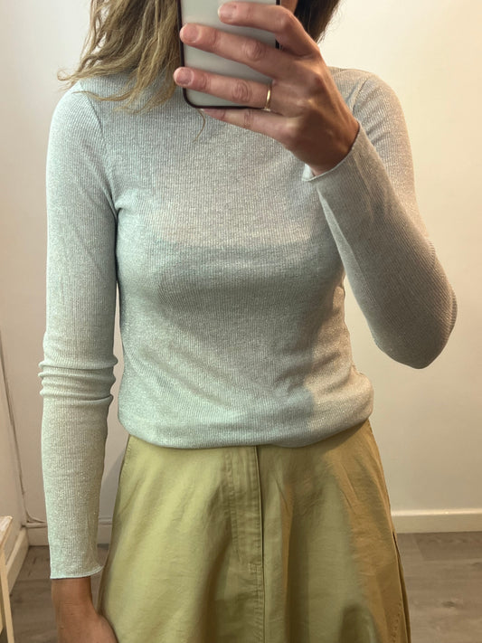 MASSIMO DUTTI. Top gris detalles metálicos T.s