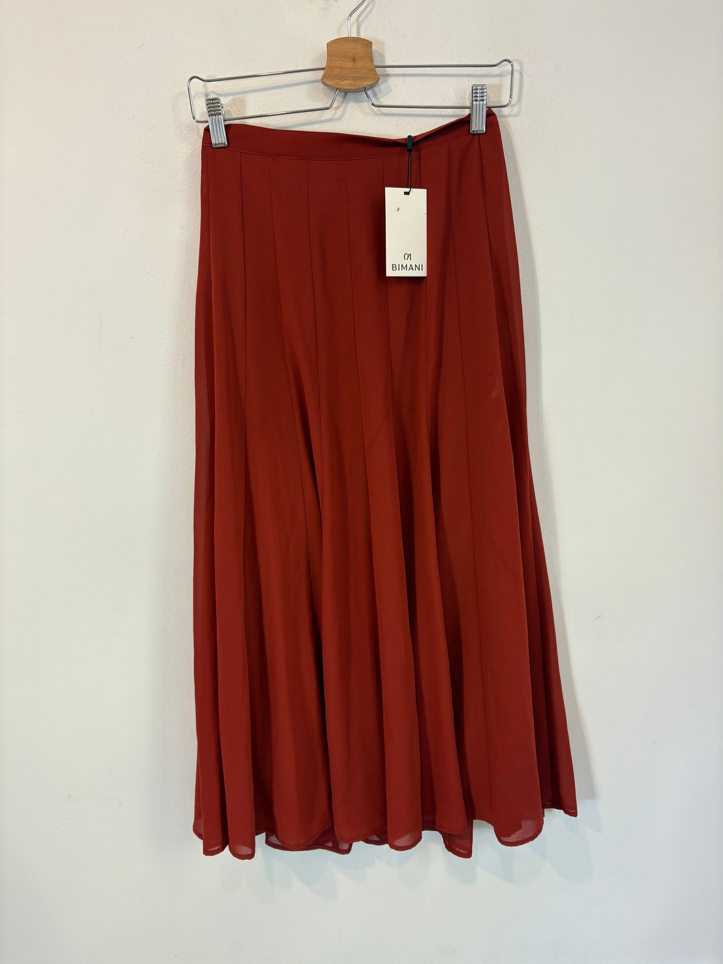 BIMANI. Conjunto top textura y falda fluida