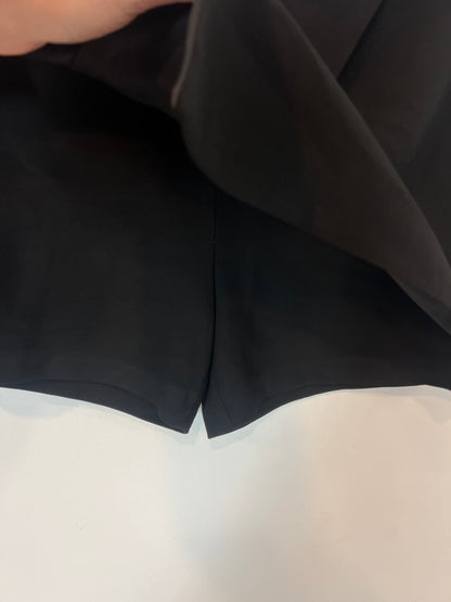 ZARA. Falda pantalón negra solapa. T M