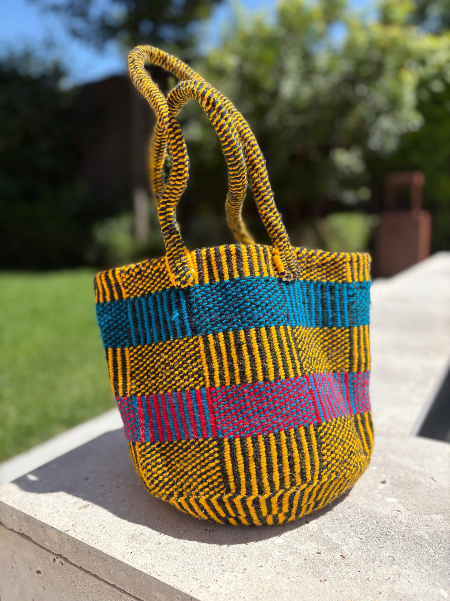 OTRAS. Bolso/cesta hecho a mano