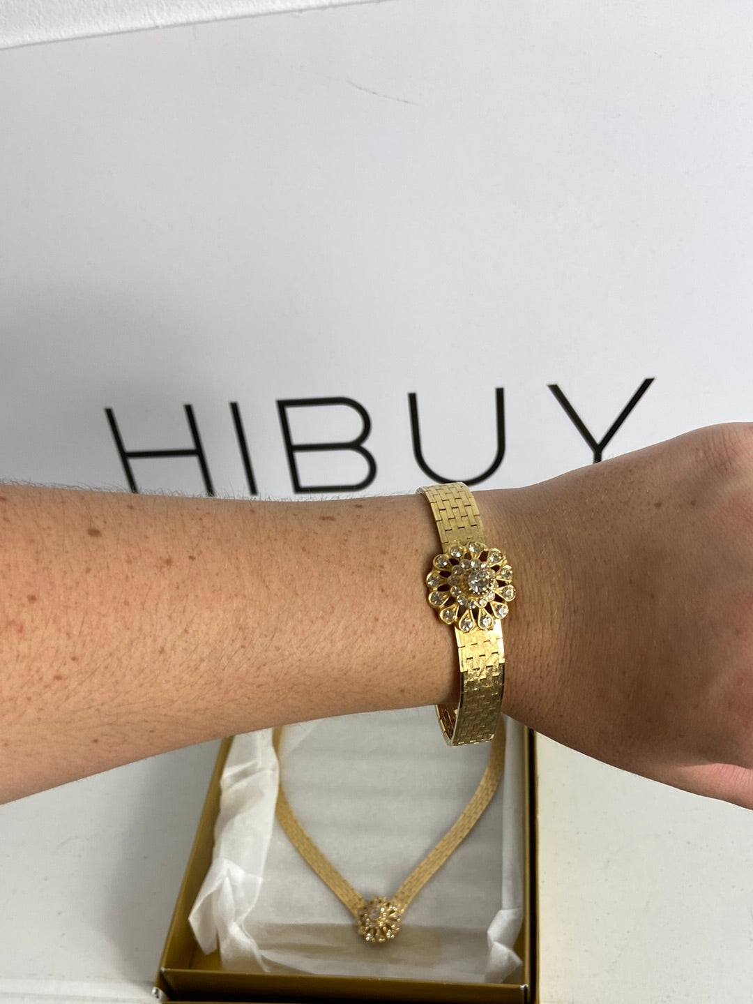 OTRAS. Conjunto collar y pulsera dorado TU