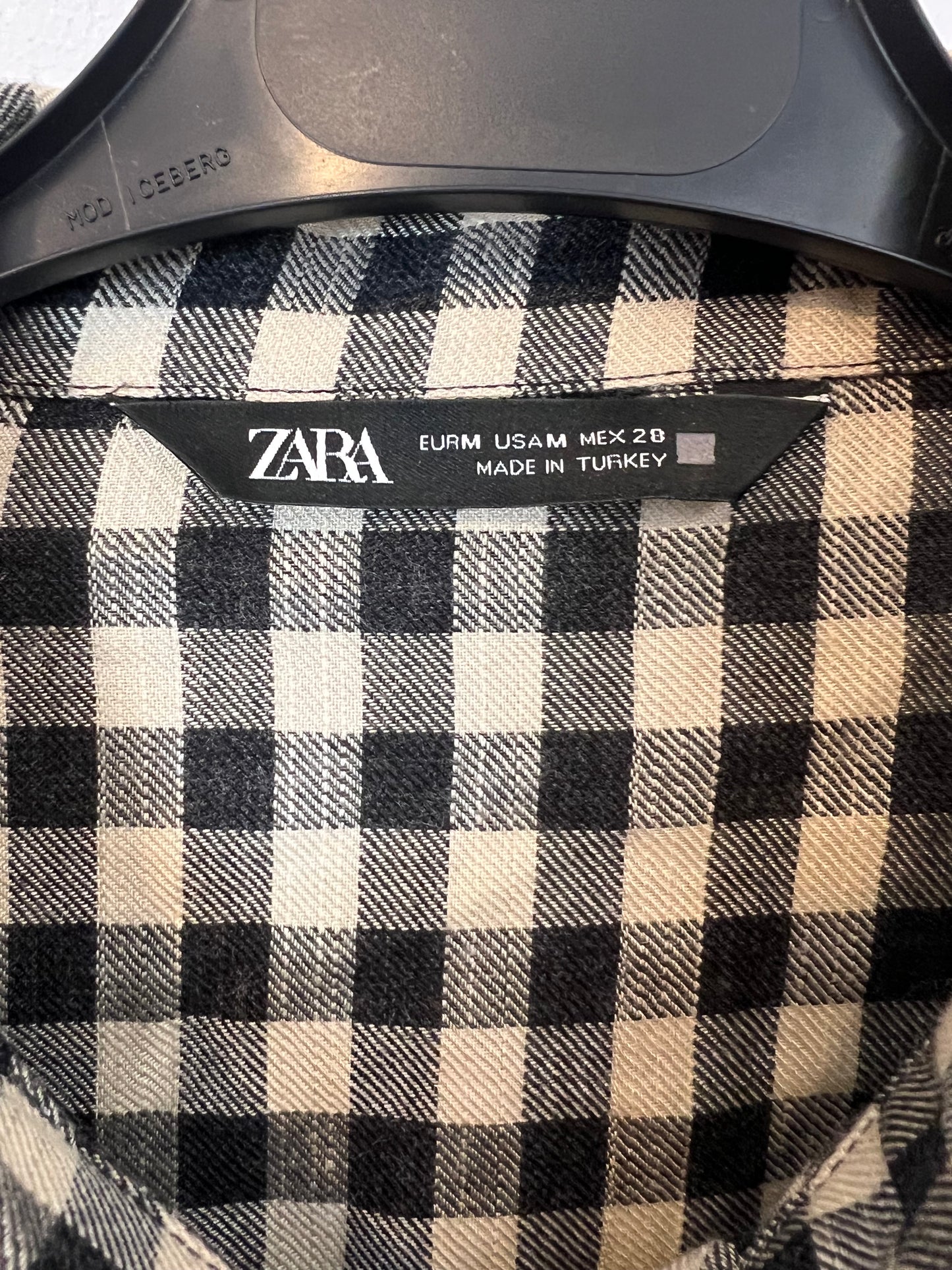 ZARA. Checkered shirt with embroidered details. TM