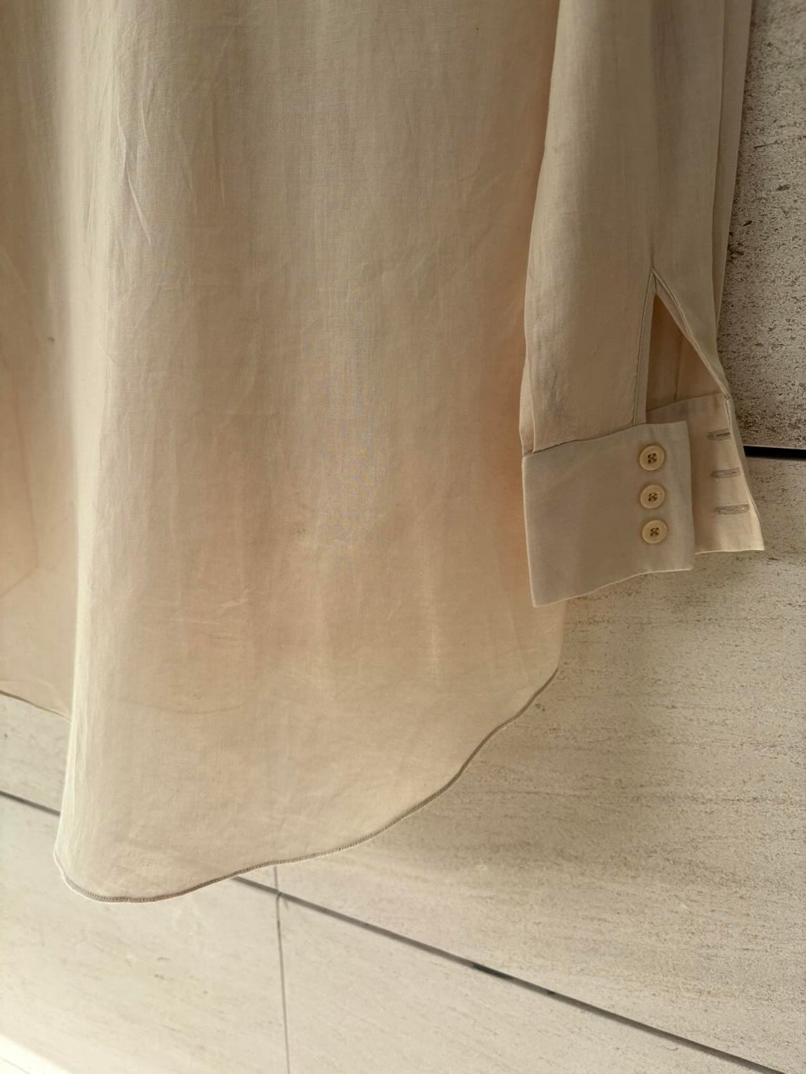 CORTANA. Camisa beige algodón ligero