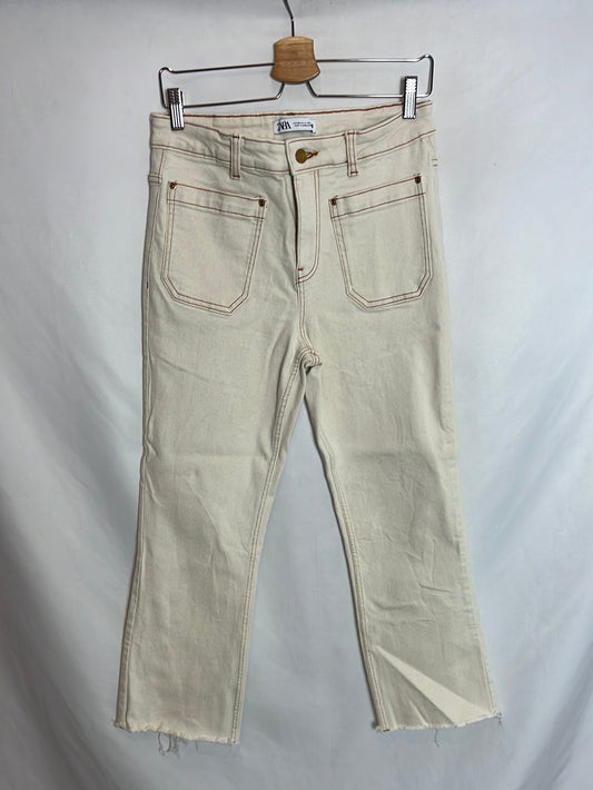 ZARA. Pantalón beige costura T.40