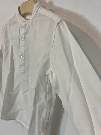GOCCO. Camisa blanca cuello mao. T 5-6 años