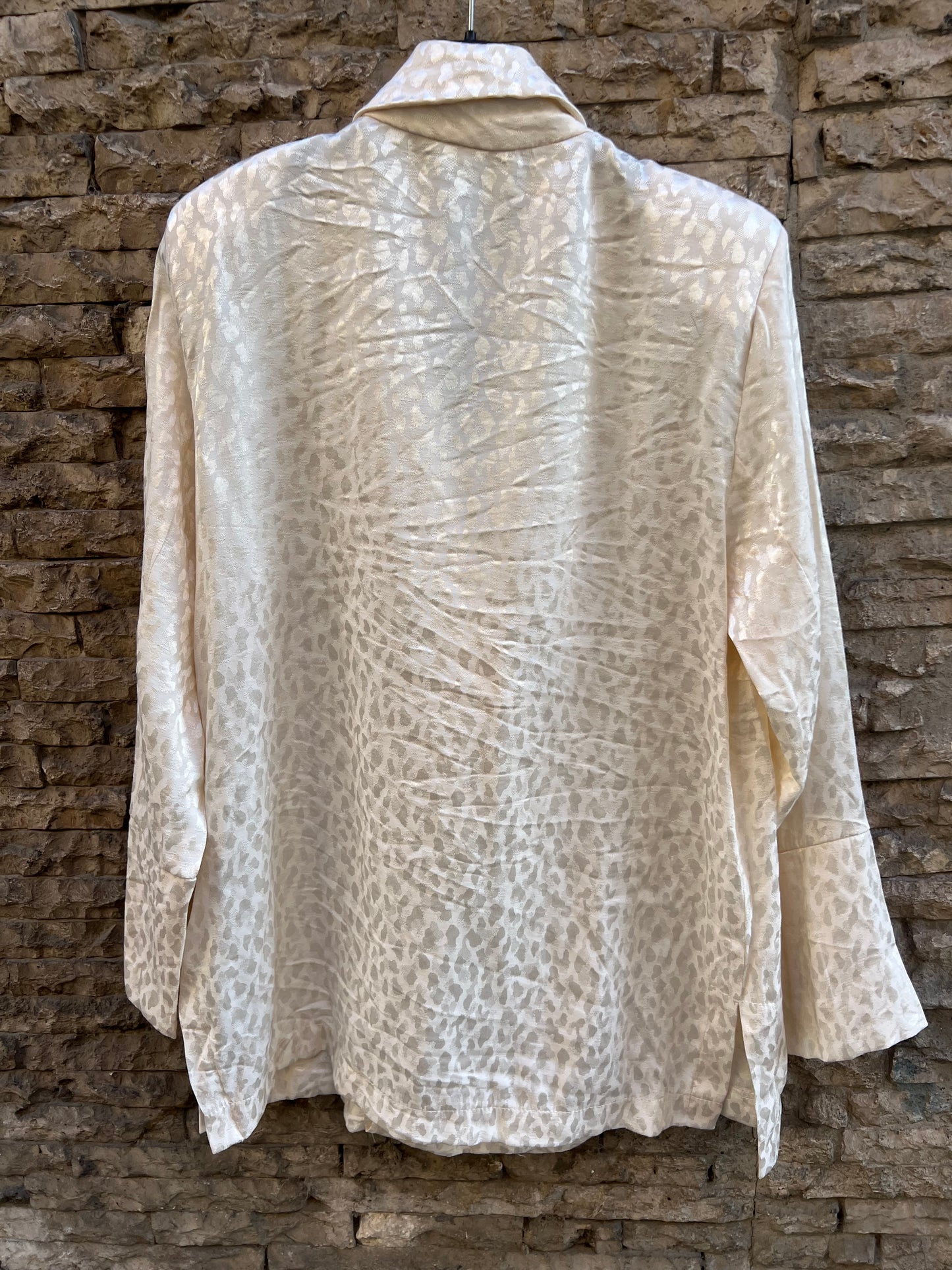 OTRAS. Blazer fluida beige botones nácar. T S