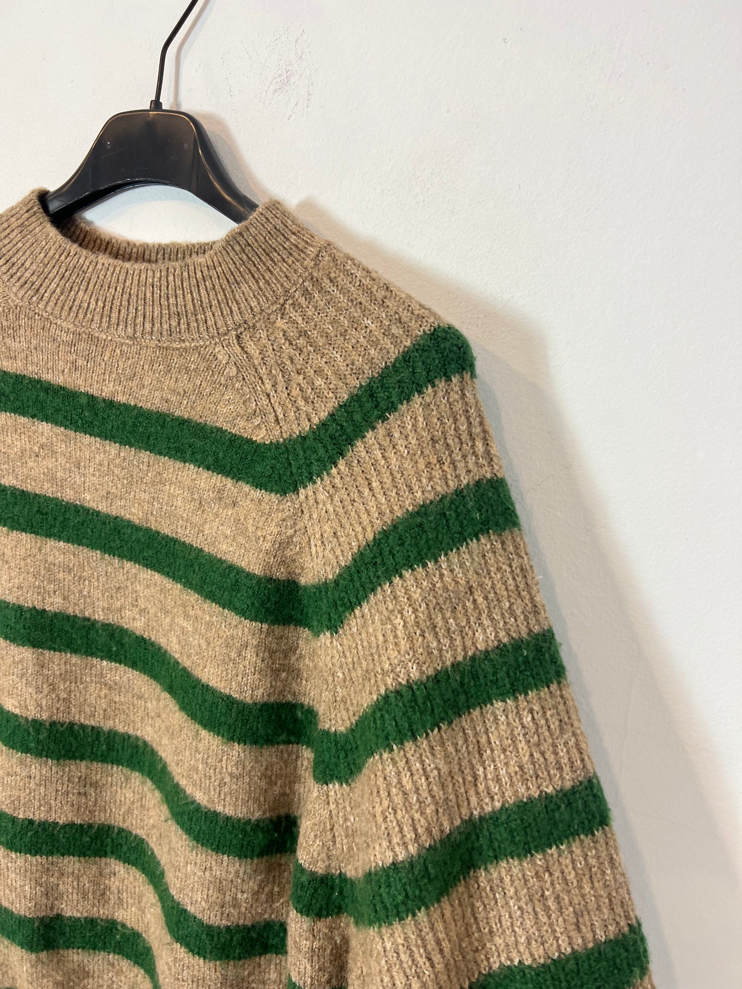 MANGO. Striped beige sweater S.xs