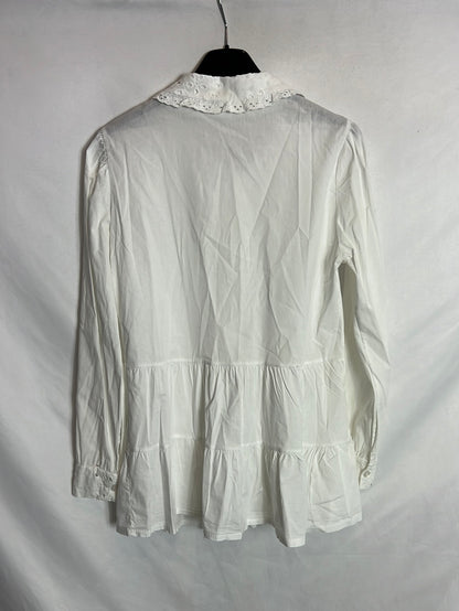 OTRAS. Blusa blanca detalle cuello y volantes. T XS