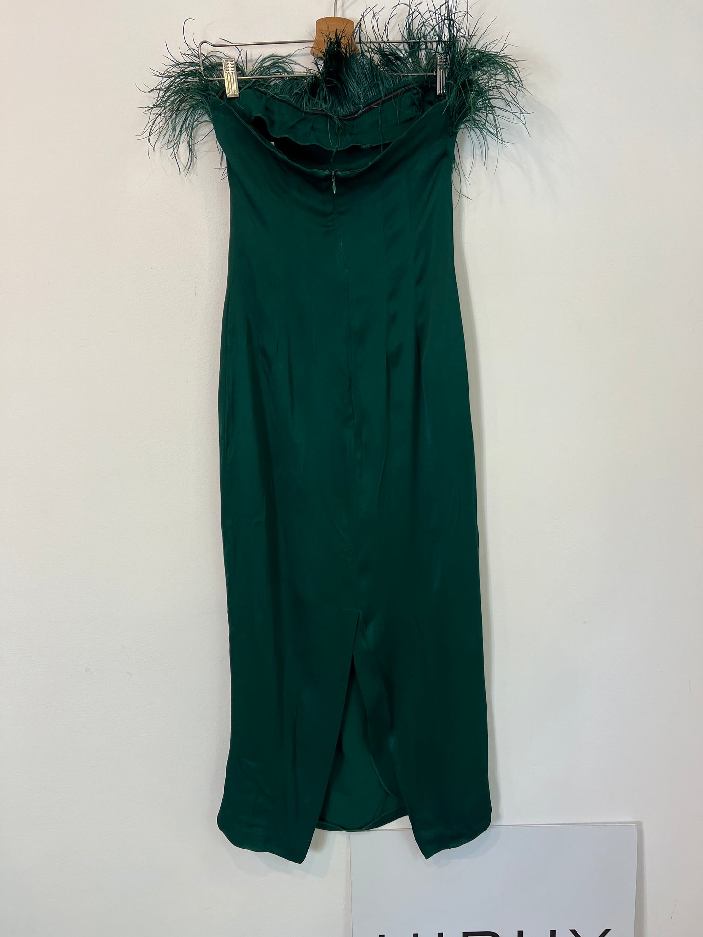 ZARA. Vestido midi verde plumas T.xs