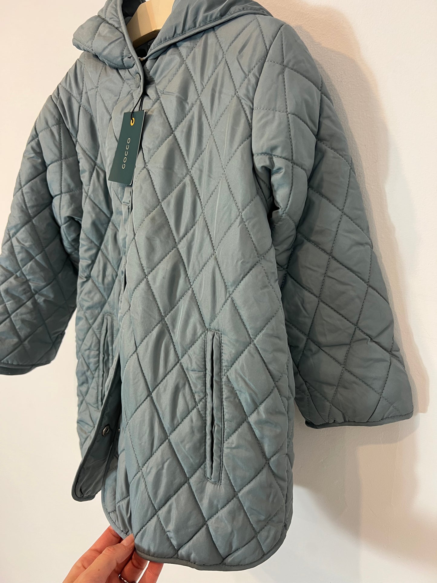 GOCCO. Abrigo acolchado azul claro. T 5-6 años