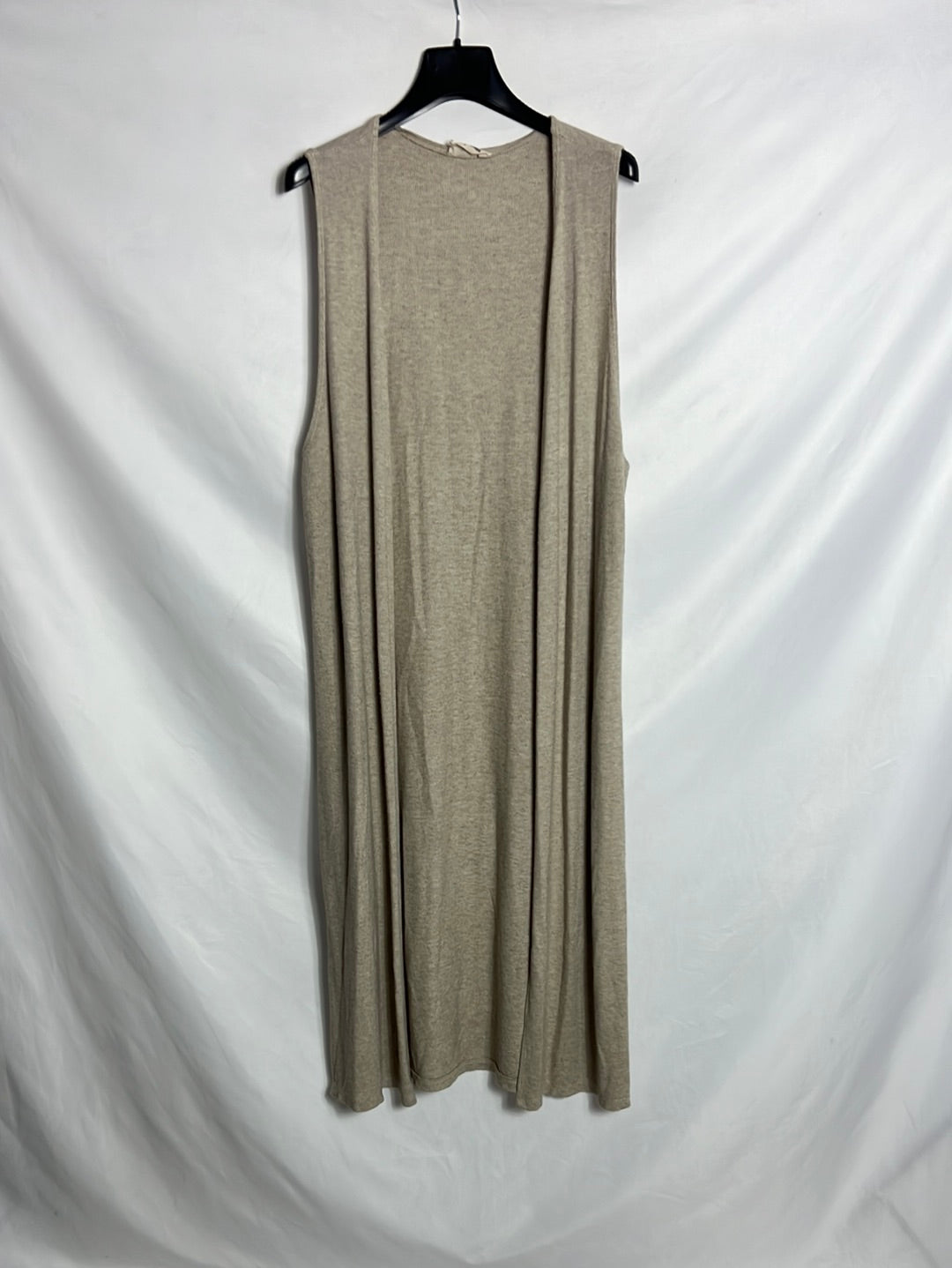 ALGO BONITO. Chaleco midi punto beige. TU