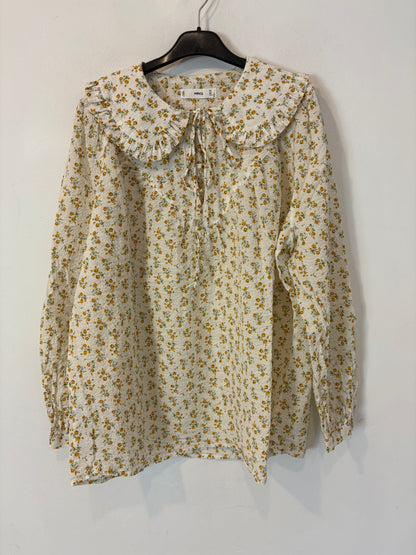 MANGO. Blusa flores mini textura