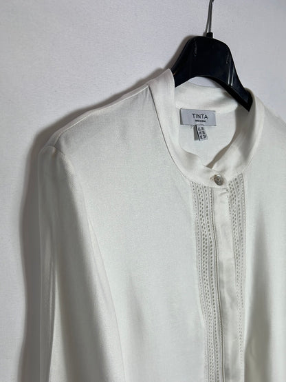 TINTA. Blusa blanca troquelada. T 38