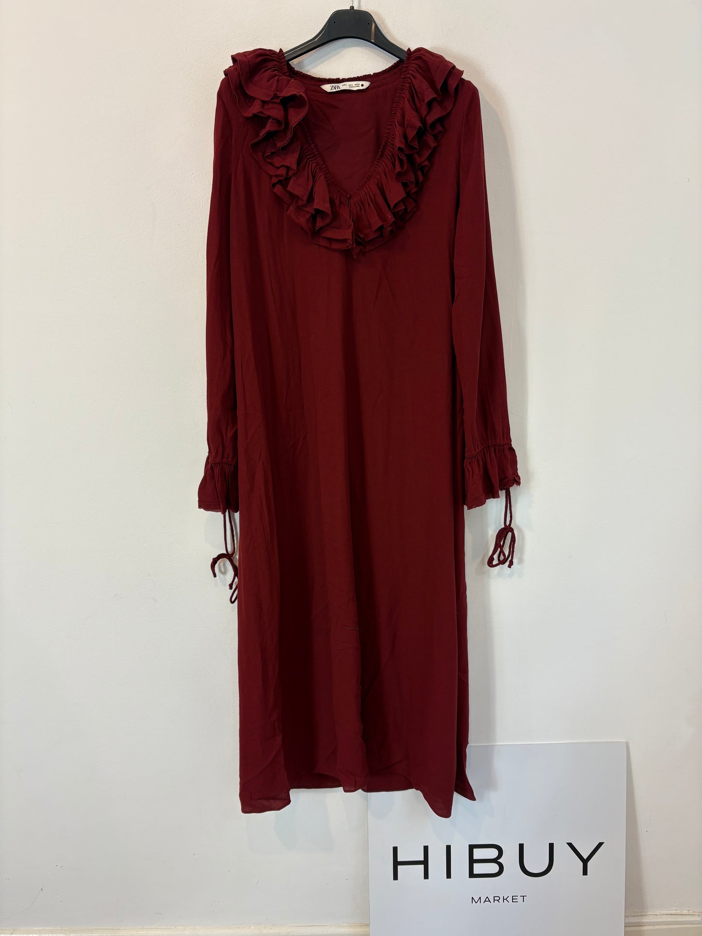 ZARA. Vestido granate volantes. T S