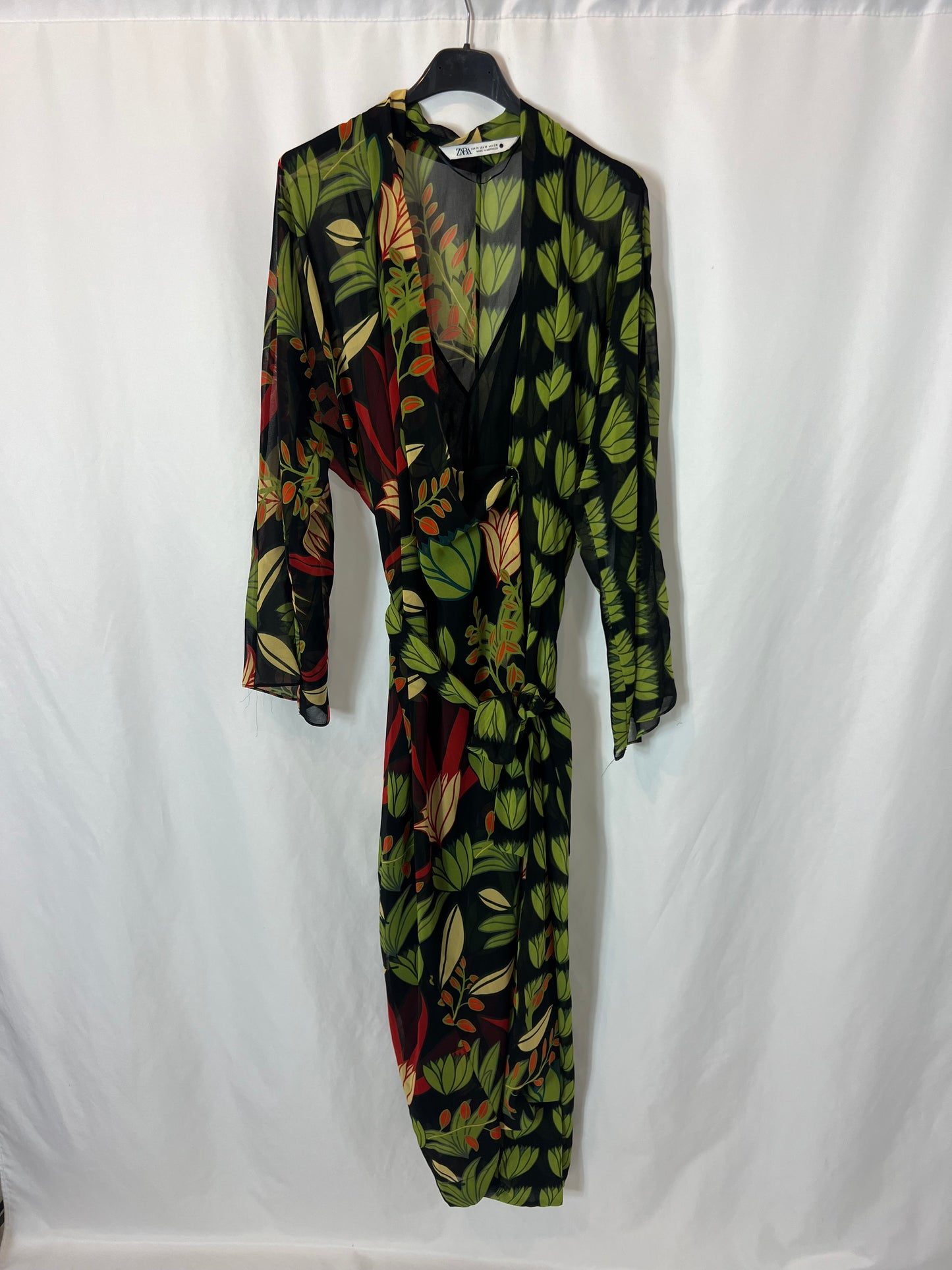 ZARA. Vestido largo estampado tropical. T M