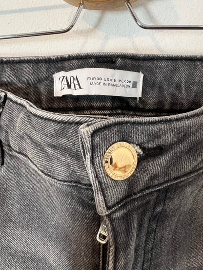 ZARA. Pantalón gris pillito T.38