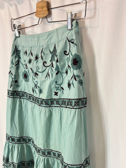 IQ. Falda midi azul claro bordada. T XS (tara)