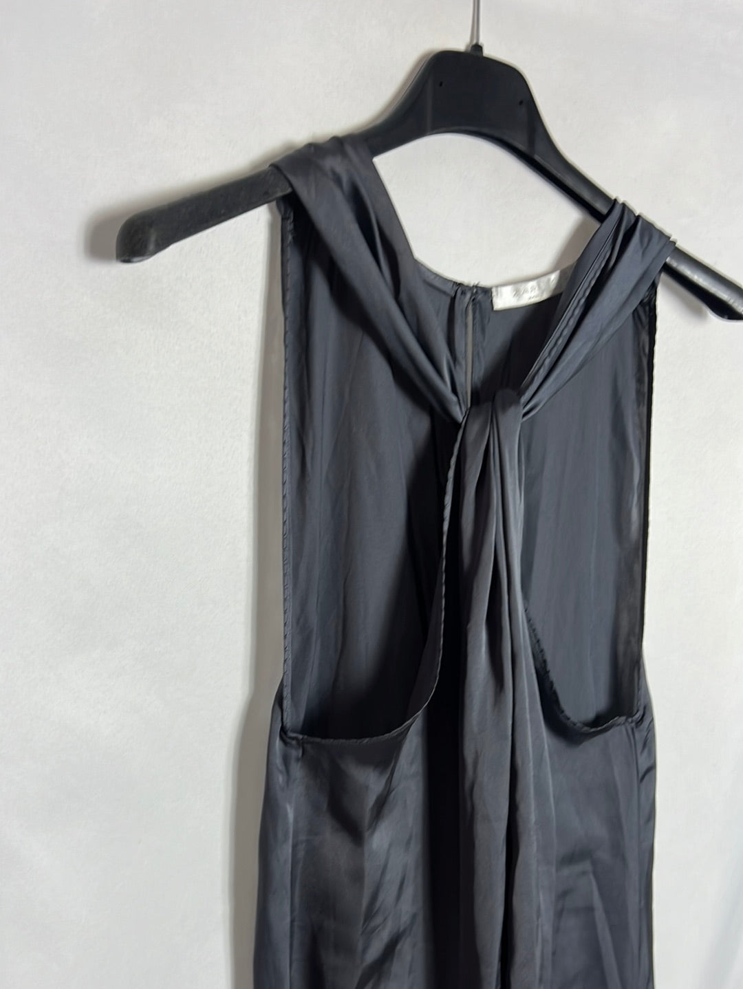 ZARA. Vestido midi gris satinado. T M
