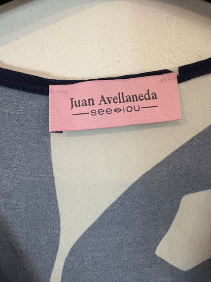 JUAN AVELLANEDA. Vestido largo estampado azules