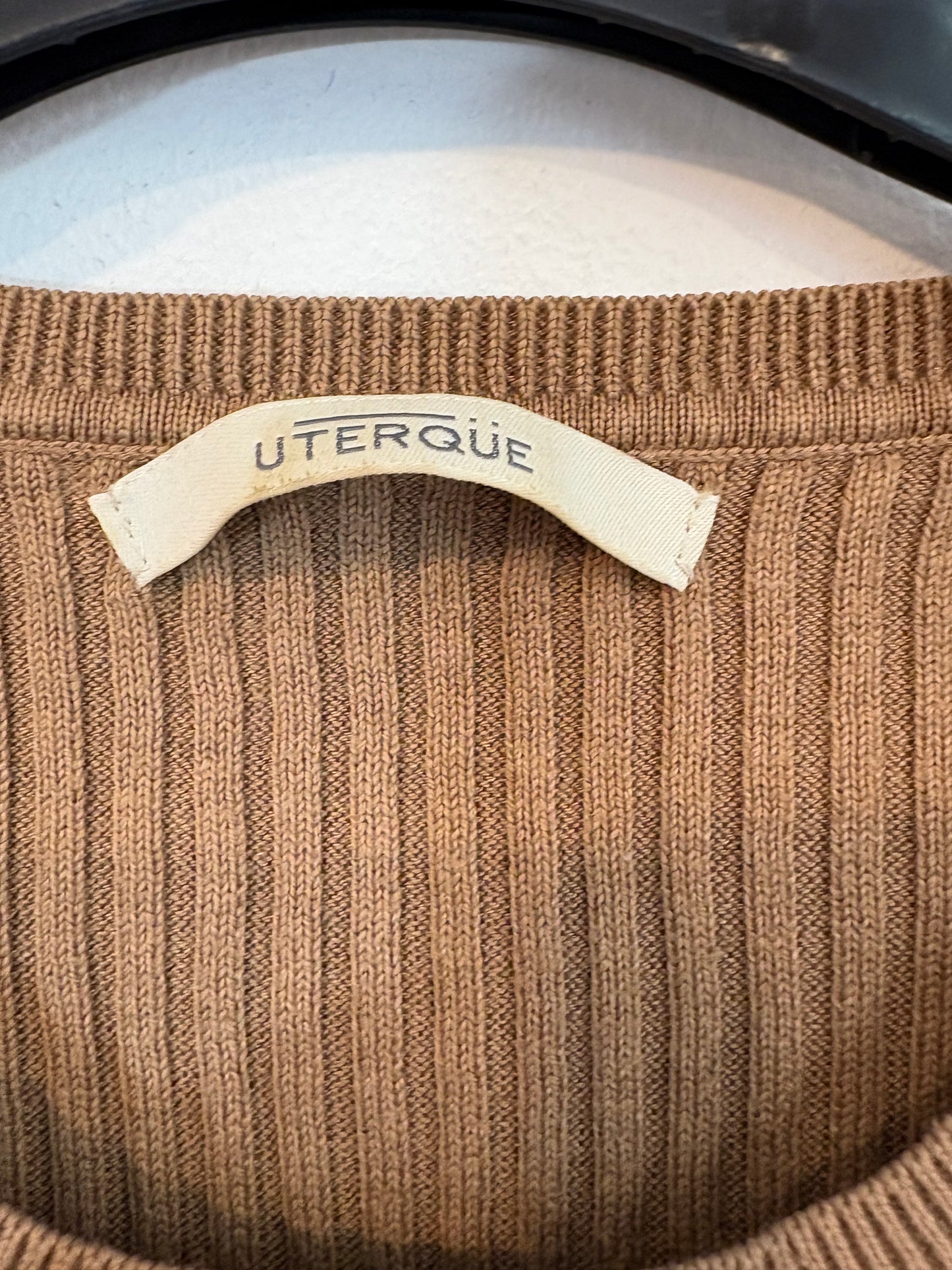 UTERQÜE. Top canalé marrón. T S