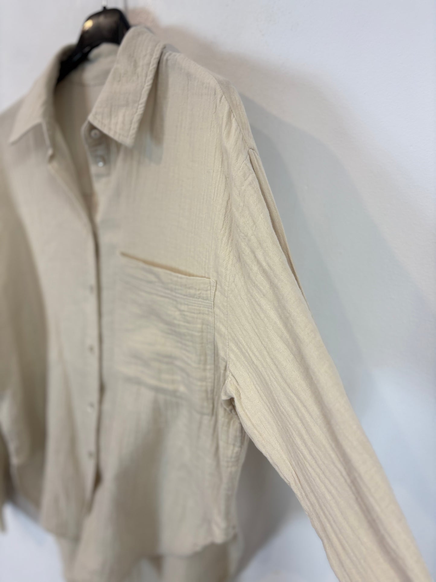 MANGO. Blusa beige algodón