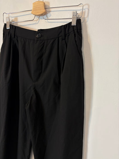 ZARA. Pantalón negro pinzas