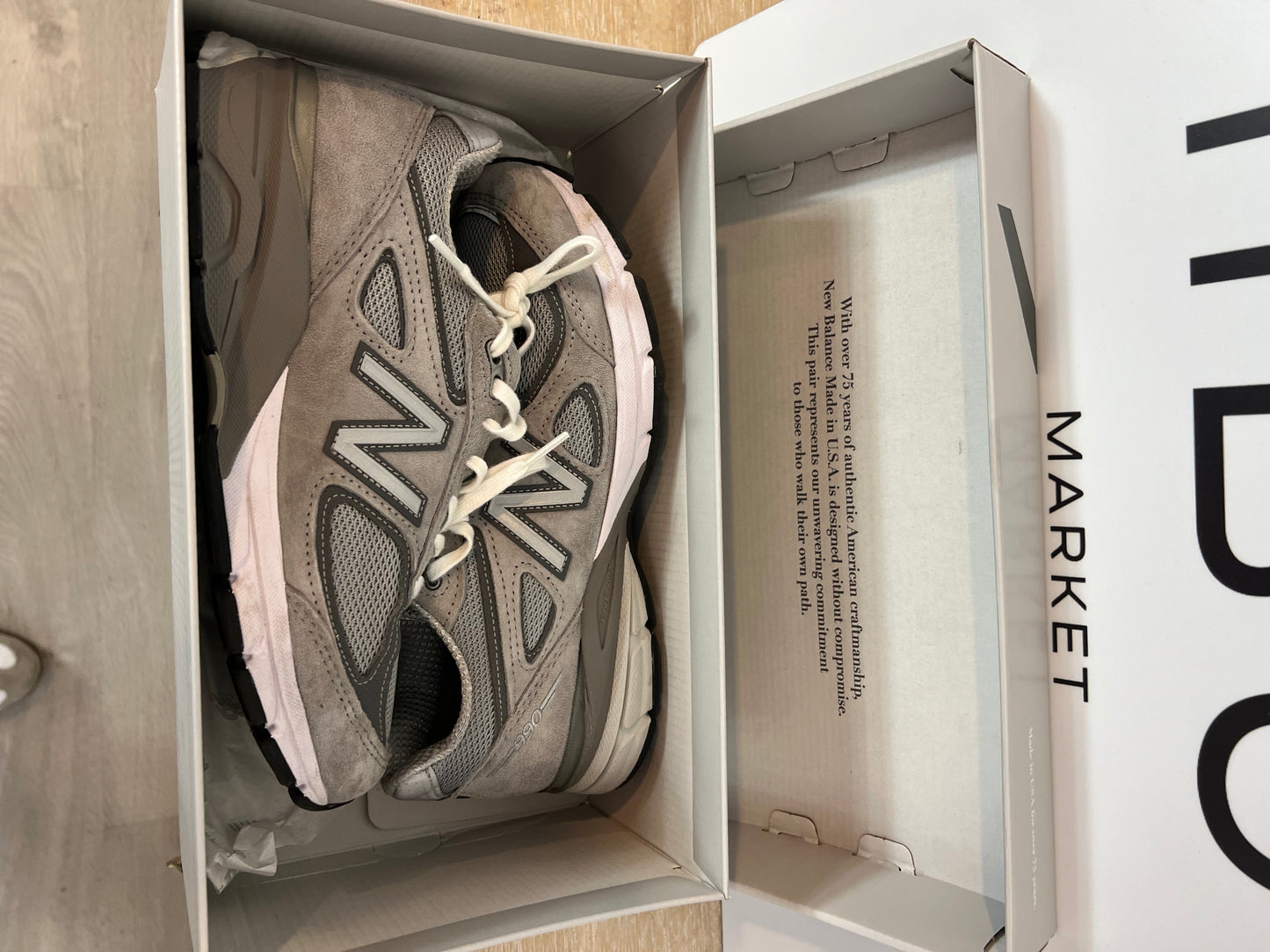 NEW BALANCE. Zapatillas grises texturas. T 38.5