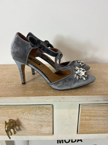 M**DARINA. Velvet and rhinestone heels. Size 39