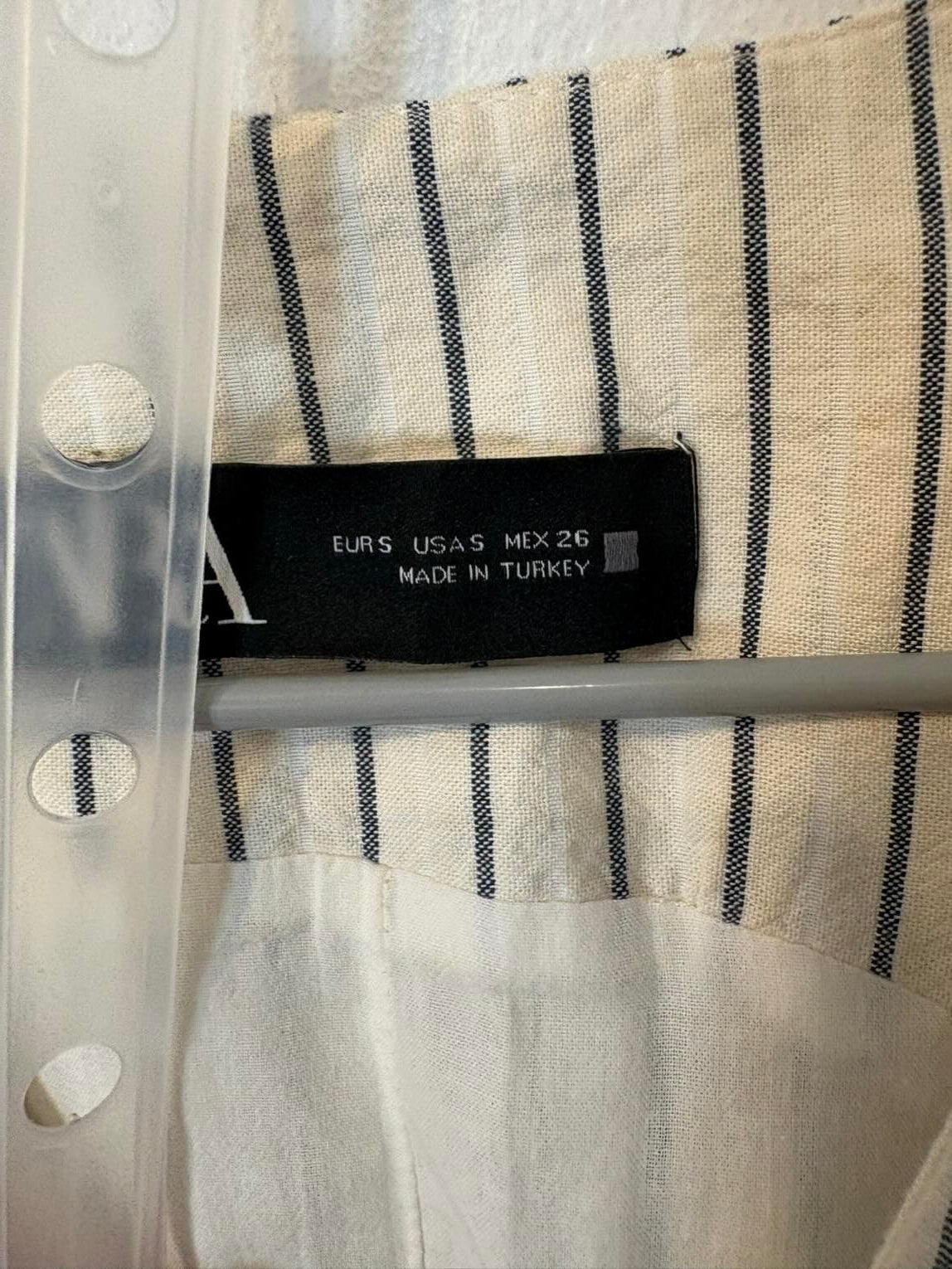 ZARA. Conjunto  rayas chaleco y bermuda
