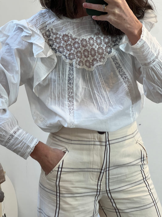 PETITE MENDIGOTE. Blusa blanca encaje