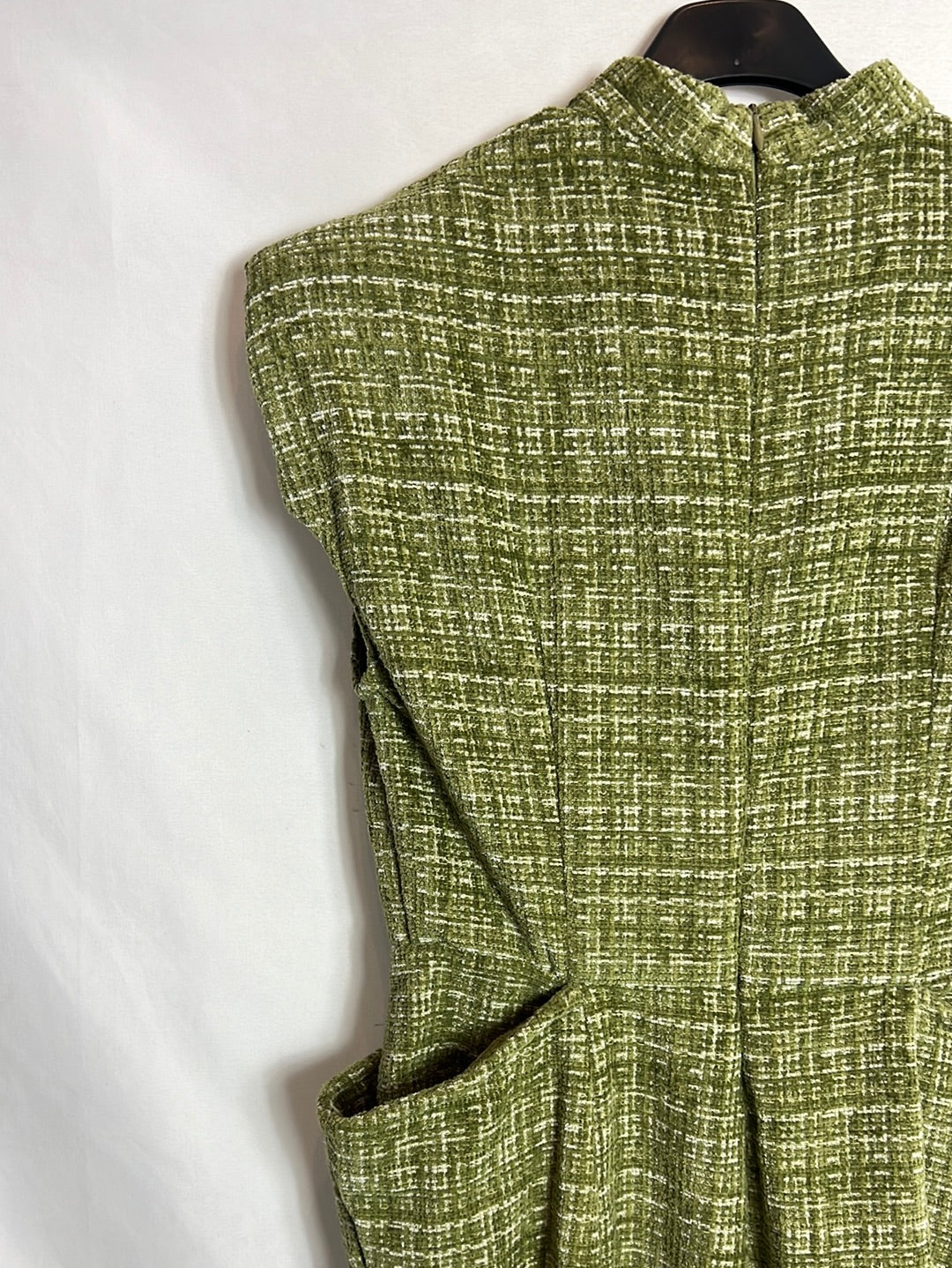 OTRAS. Mono verde jaspeado textura. T M