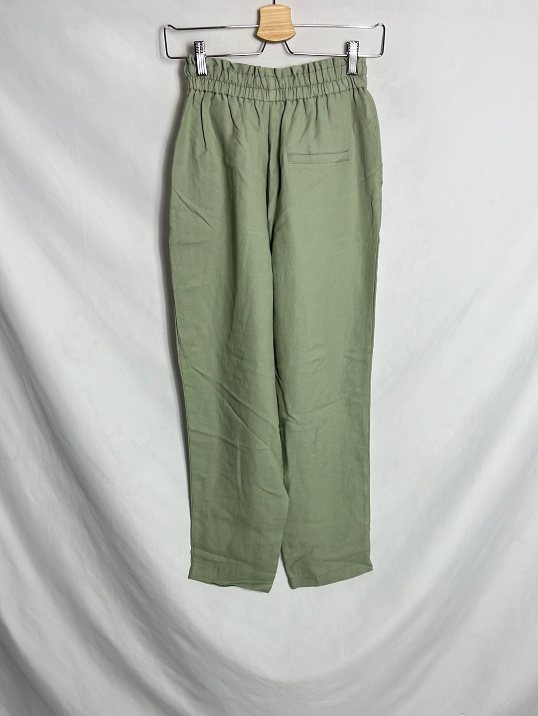 ZARA. Pantalón verde fluido T.xs