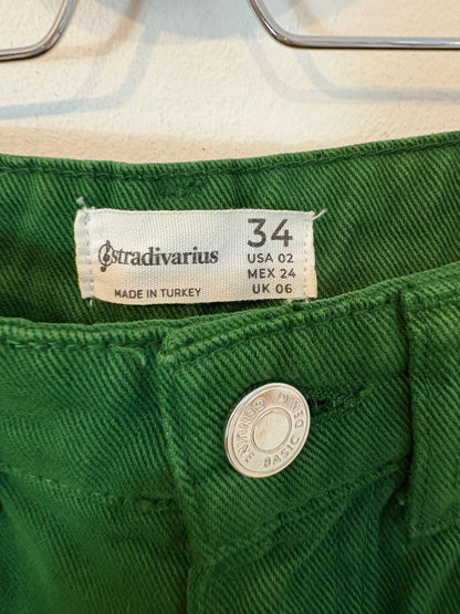 STRADIVARIUS. Denim verde cintura alta. T 34