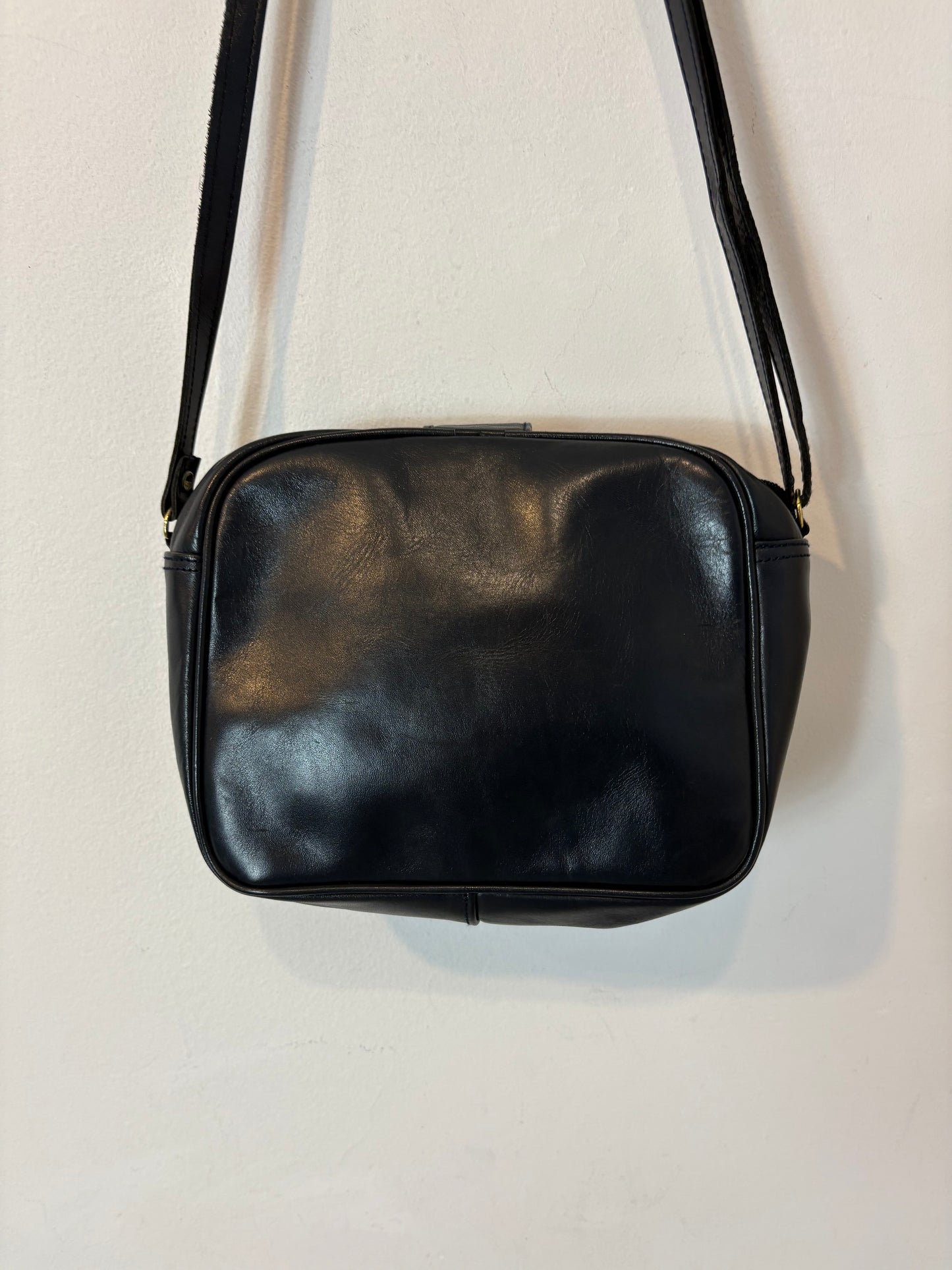 OTRAS. Bolso azul piel vintage