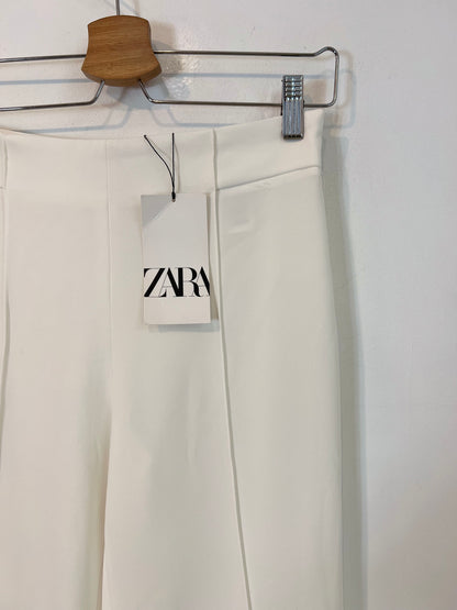 ZARA. Pantalón fluido blanco de vestir T.xs