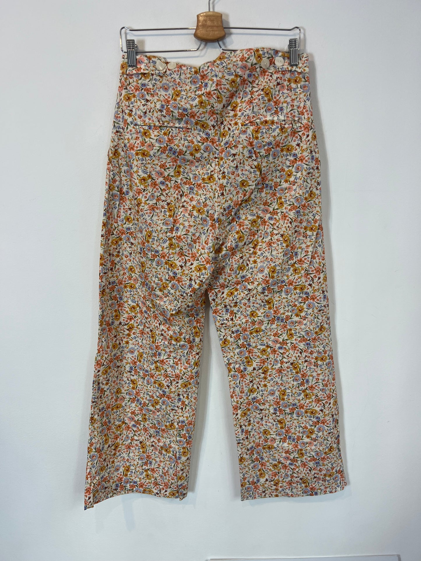 OTHERS. Flowy floral trousers size 40